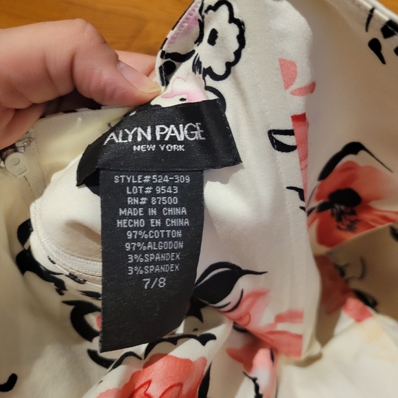 Dress - Picture 3 of 3